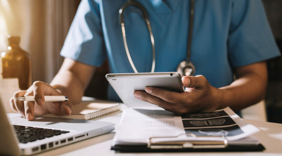 Commentary 11 orthopedic surgeon taking notes on technology