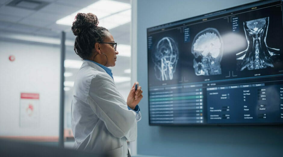 Commentary 11 Medical Science Hospital: Confident Female Neurologist, Ne